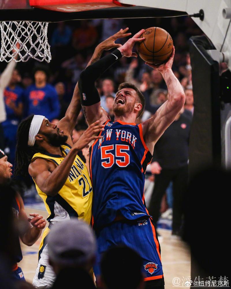 哈尔滕施泰因展现全能 飞身扣篮